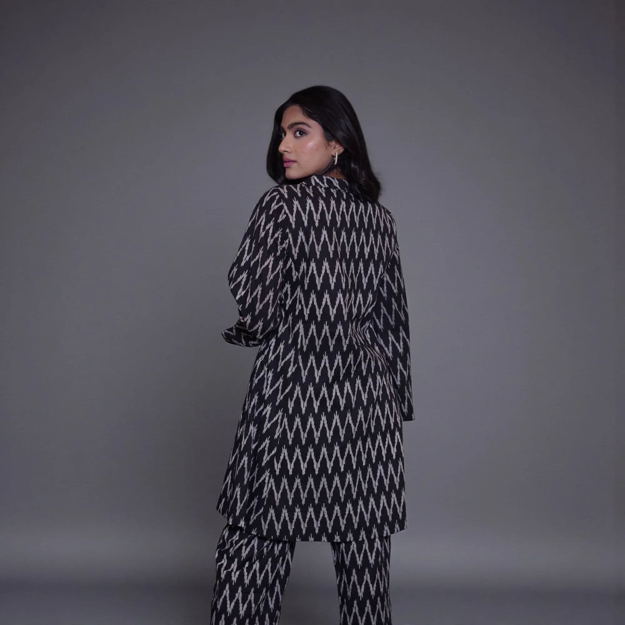 Black and white ikat pattern suit set 2
