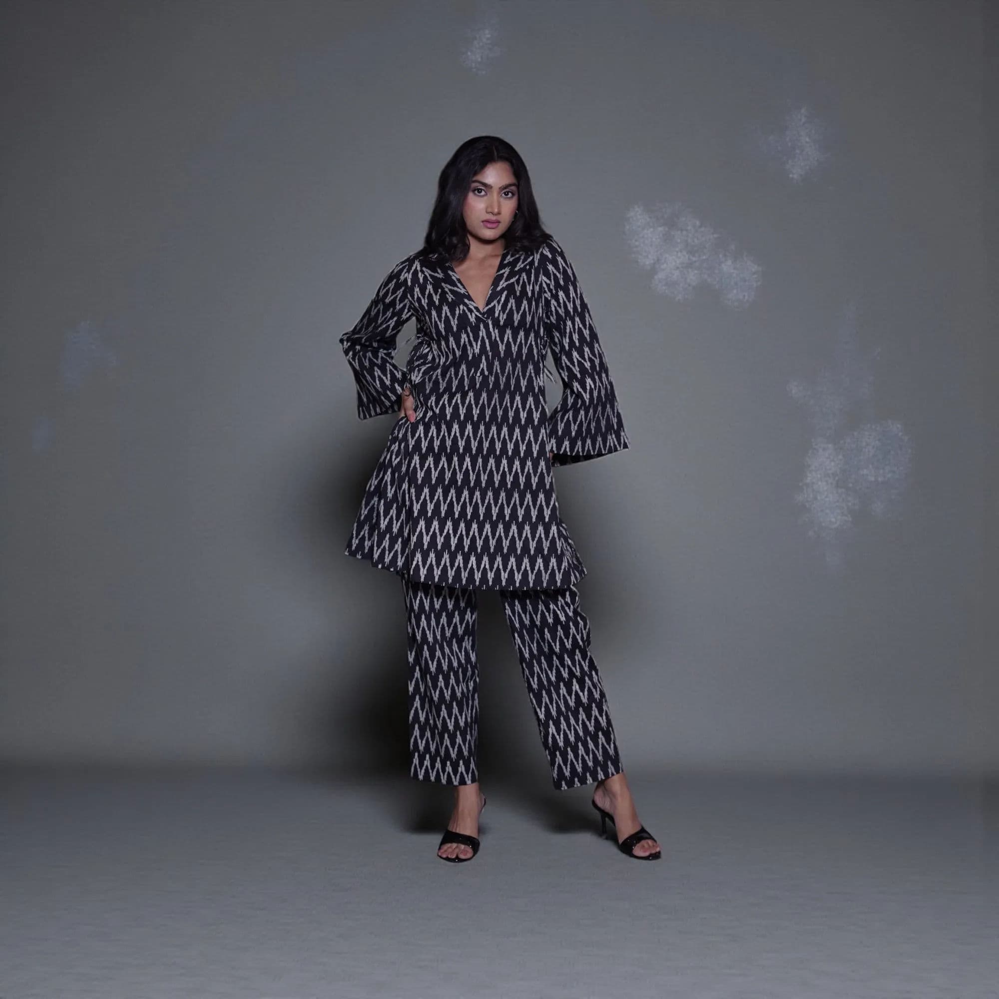 Black and white ikat pattern suit set 4