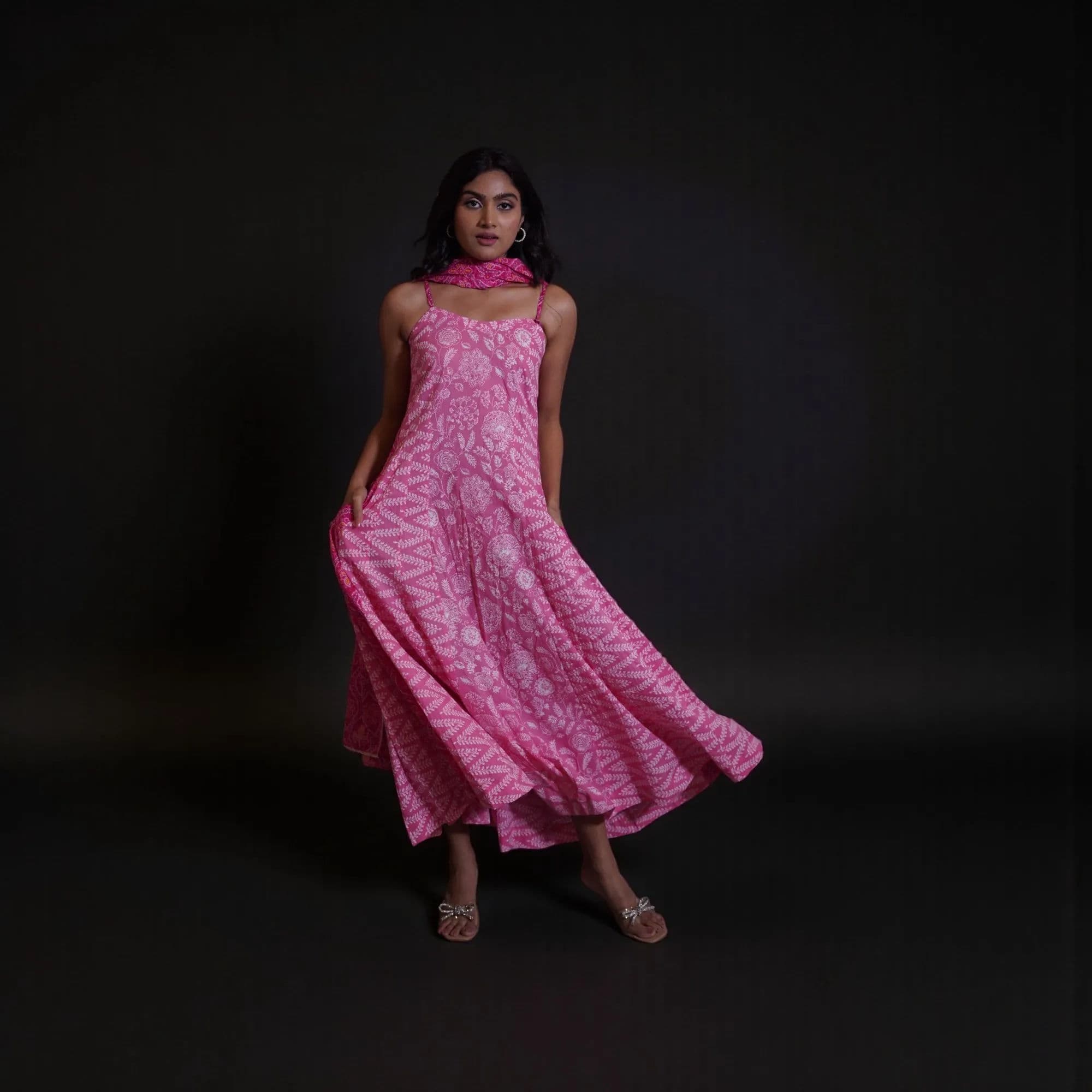 Pink floral patterned knee-length dress 2