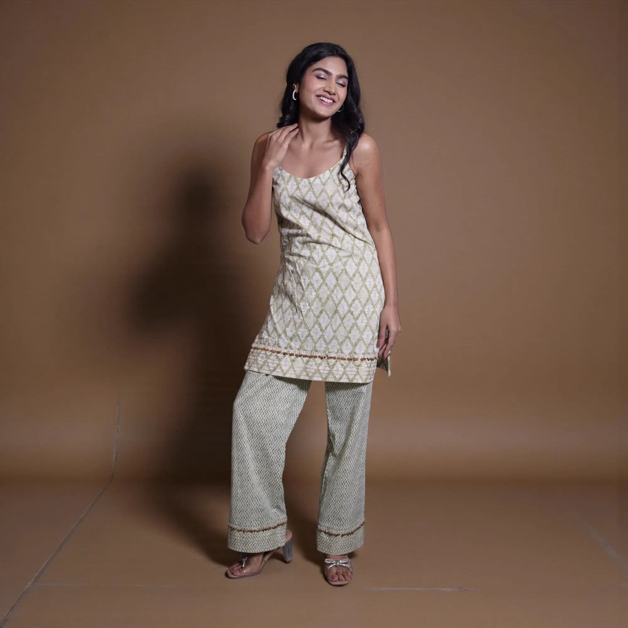 Cream and gold geometric patterned suit with white dupatta 2